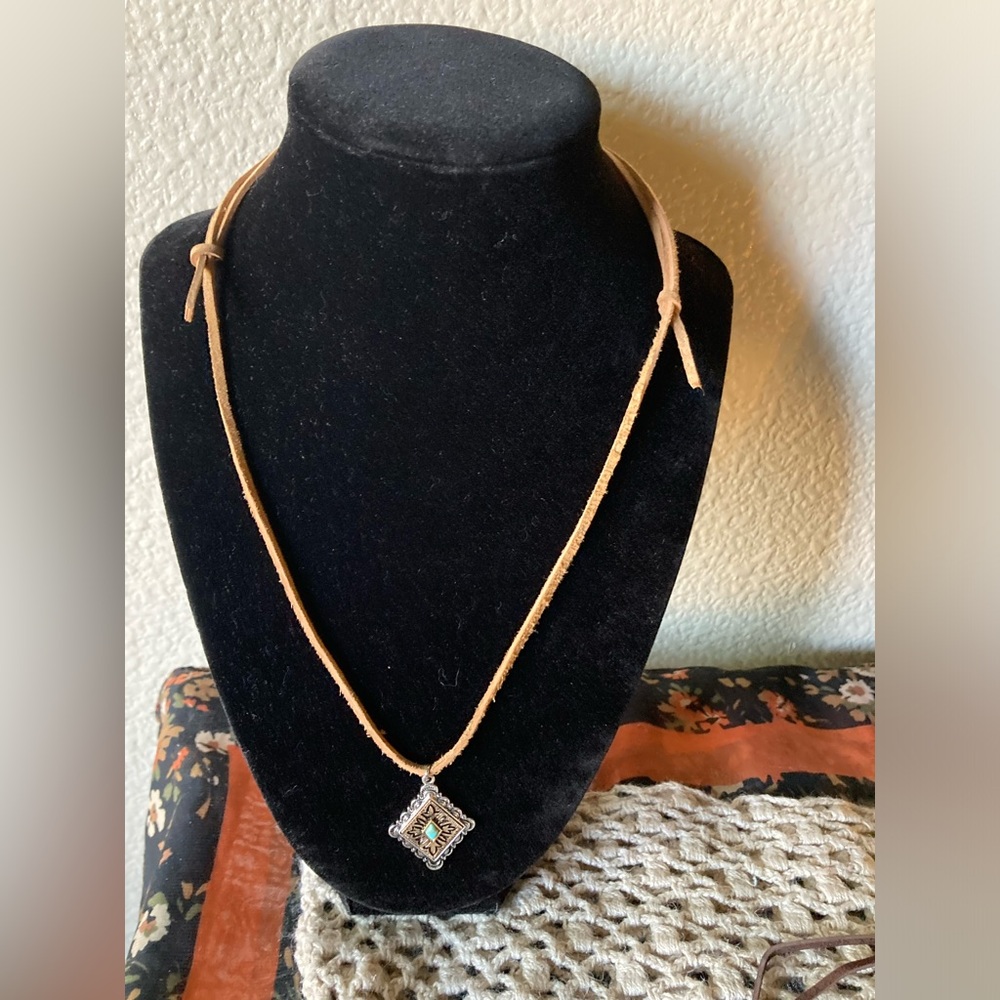 Western Boho Imitation Turquoise Pendant Necklace on Tan Suede Cord